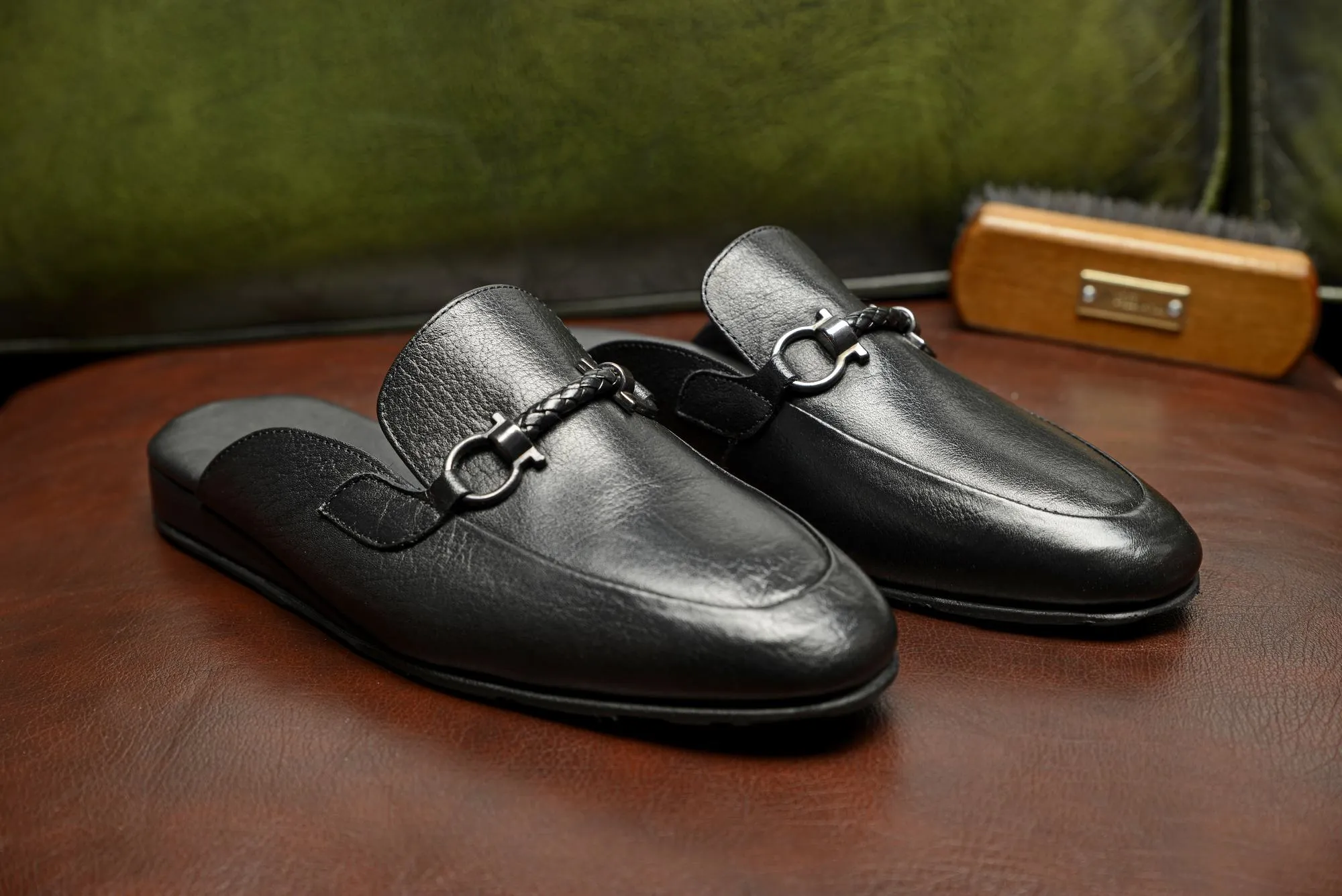FOOT FEDERATION HORSEBIT MOC-TOE MEN'S LEATHER SLIPPER BLACK